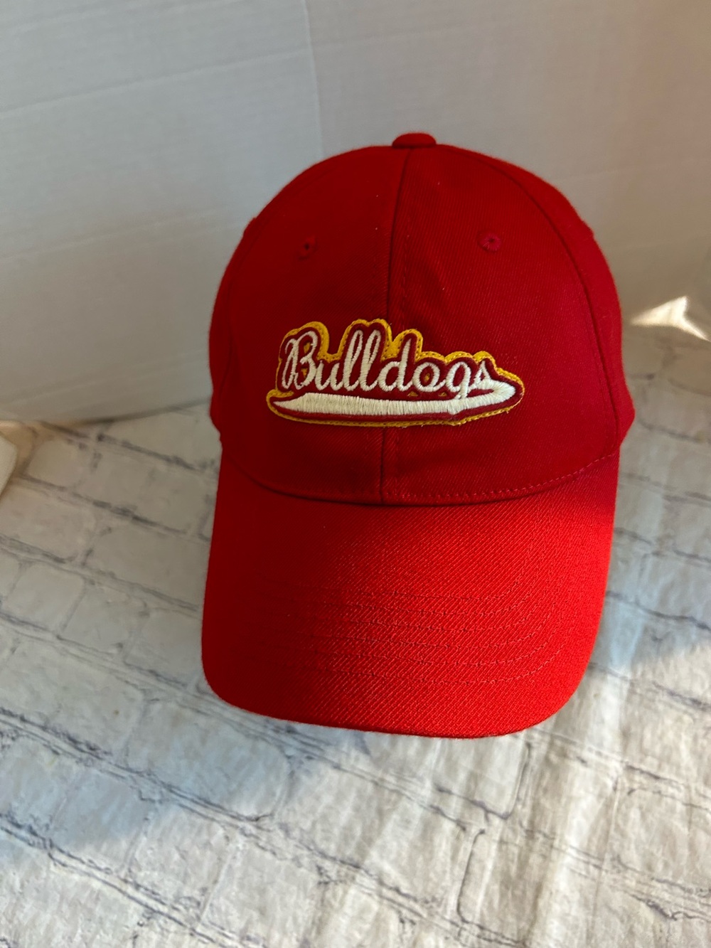 TOP OF THE WORLD LICENSED COLLEGIATE BULLDOGS MINNESOTA DULUTH RED CAP